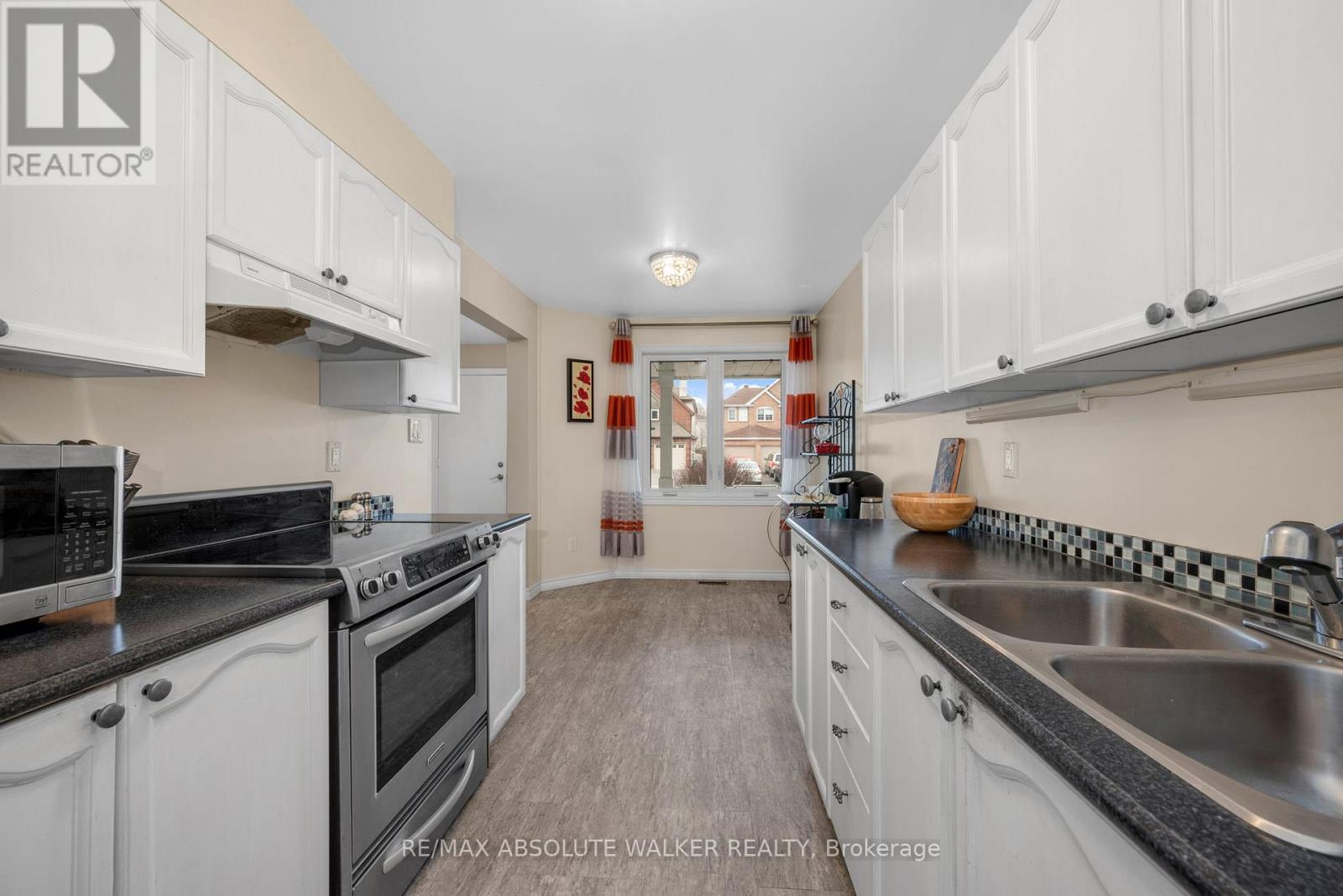 38 Beacon Way, Ottawa, Ontario  K2K 2R3 - Photo 10 - X12994960