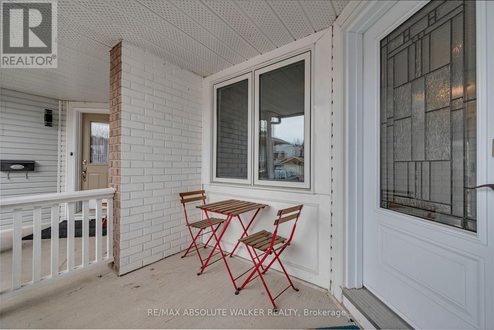 38 Beacon Way, Ottawa, Ontario  K2K 2R3 - Photo 2 - X12994960