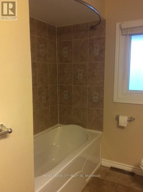 Upper - 43 Dunvegan Road, St. Catharines, Ontario  L2P 1H5 - Photo 10 - X12995036