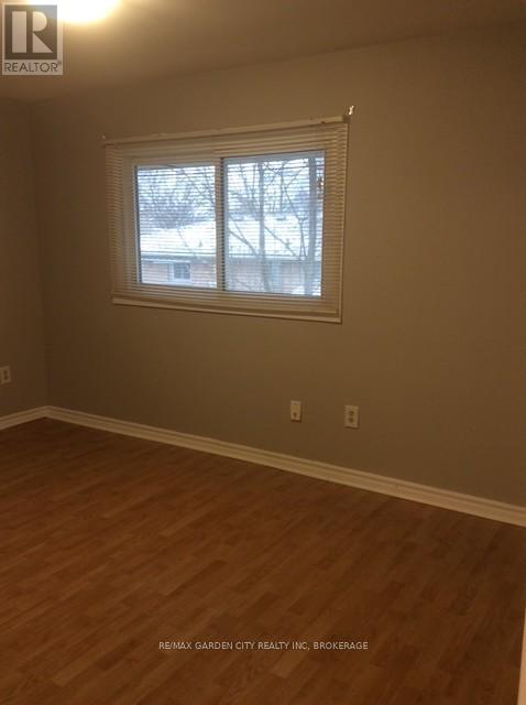 Upper - 43 Dunvegan Road, St. Catharines, Ontario  L2P 1H5 - Photo 11 - X12995036