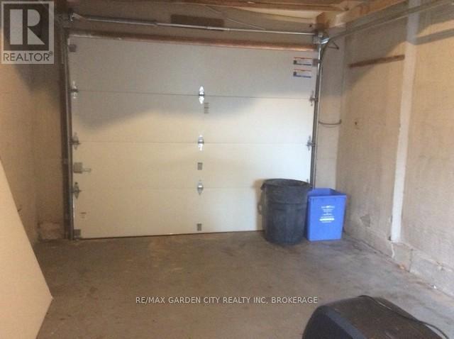 Upper - 43 Dunvegan Road, St. Catharines, Ontario  L2P 1H5 - Photo 16 - X12995036