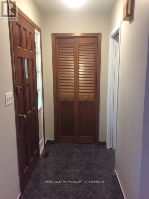 Upper - 43 Dunvegan Road, St. Catharines, Ontario  L2P 1H5 - Photo 3 - X12995036