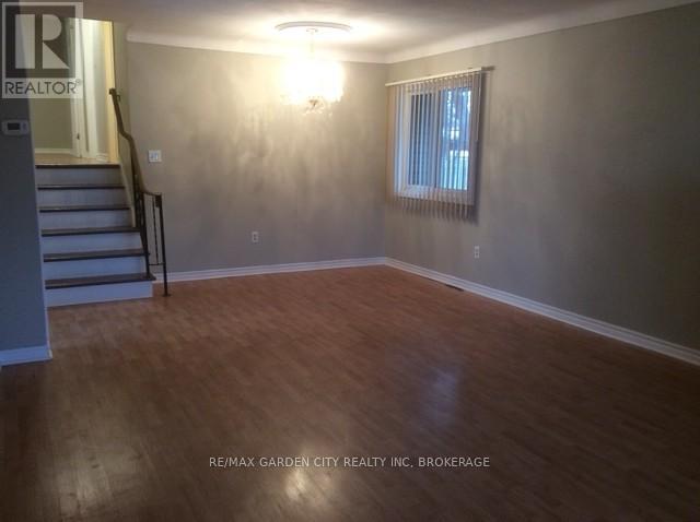 Upper - 43 Dunvegan Road, St. Catharines, Ontario  L2P 1H5 - Photo 4 - X12995036