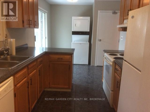 Upper - 43 Dunvegan Road, St. Catharines, Ontario  L2P 1H5 - Photo 6 - X12995036