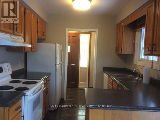 Upper - 43 Dunvegan Road, St. Catharines, Ontario  L2P 1H5 - Photo 7 - X12995036