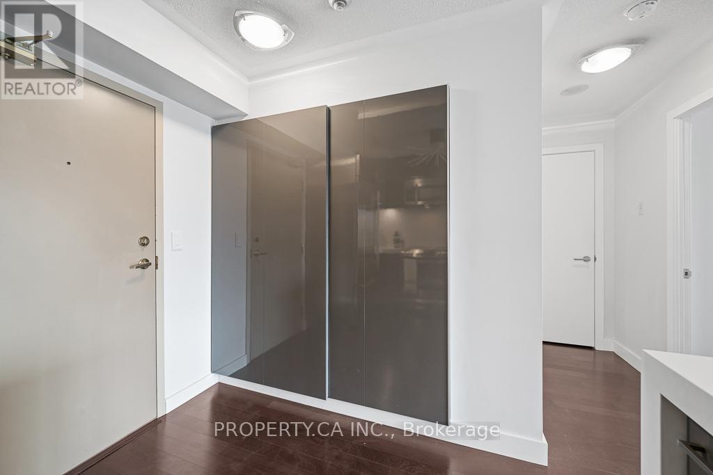 1503 - 909 Bay Street, Toronto, Ontario  M5S 3G2 - Photo 2 - C12994914