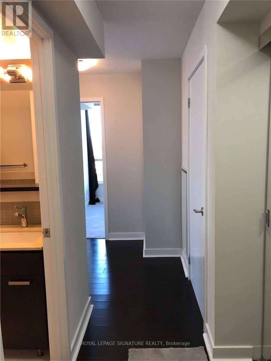 1802 - 295 Adelaide Street W, Toronto, Ontario  M5V 1P7 - Photo 4 - C12995044