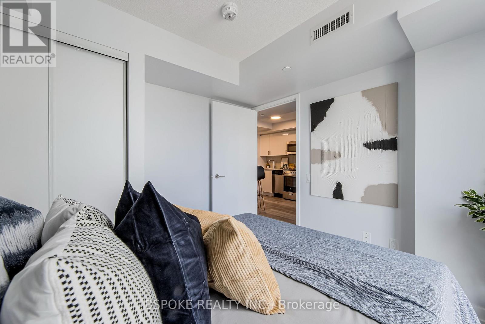 1102 - 38 Monte Kwinter Court, Toronto, Ontario  M3H 0E2 - Photo 3 - C12995120