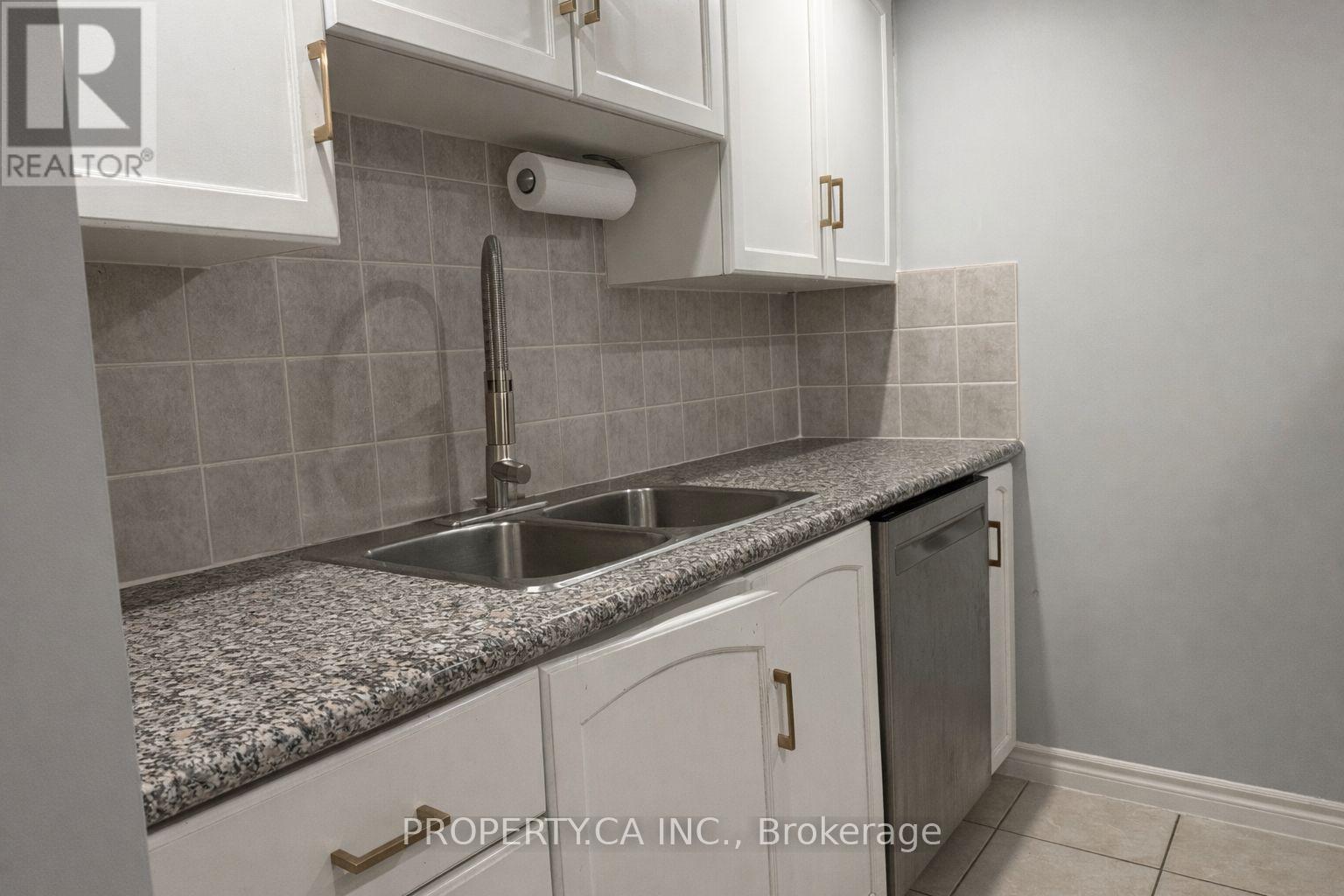 915 - 270 Wellington Street W, Toronto, Ontario  M5V 3P5 - Photo 11 - C12995148