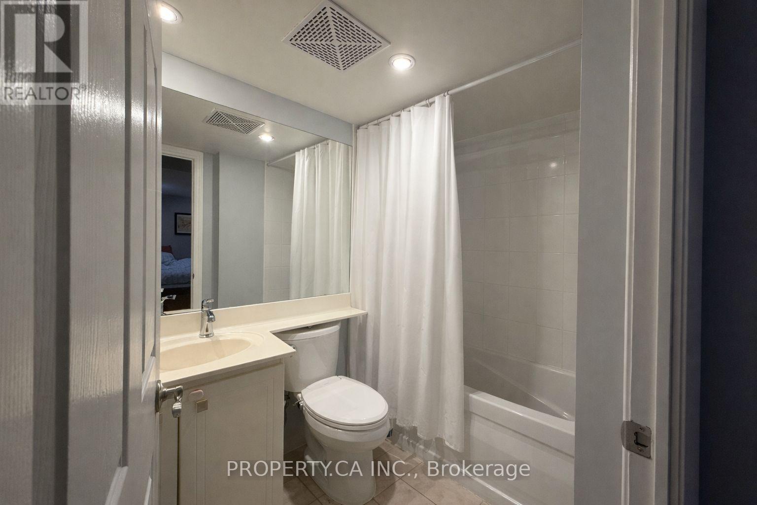 915 - 270 Wellington Street W, Toronto, Ontario  M5V 3P5 - Photo 4 - C12995148