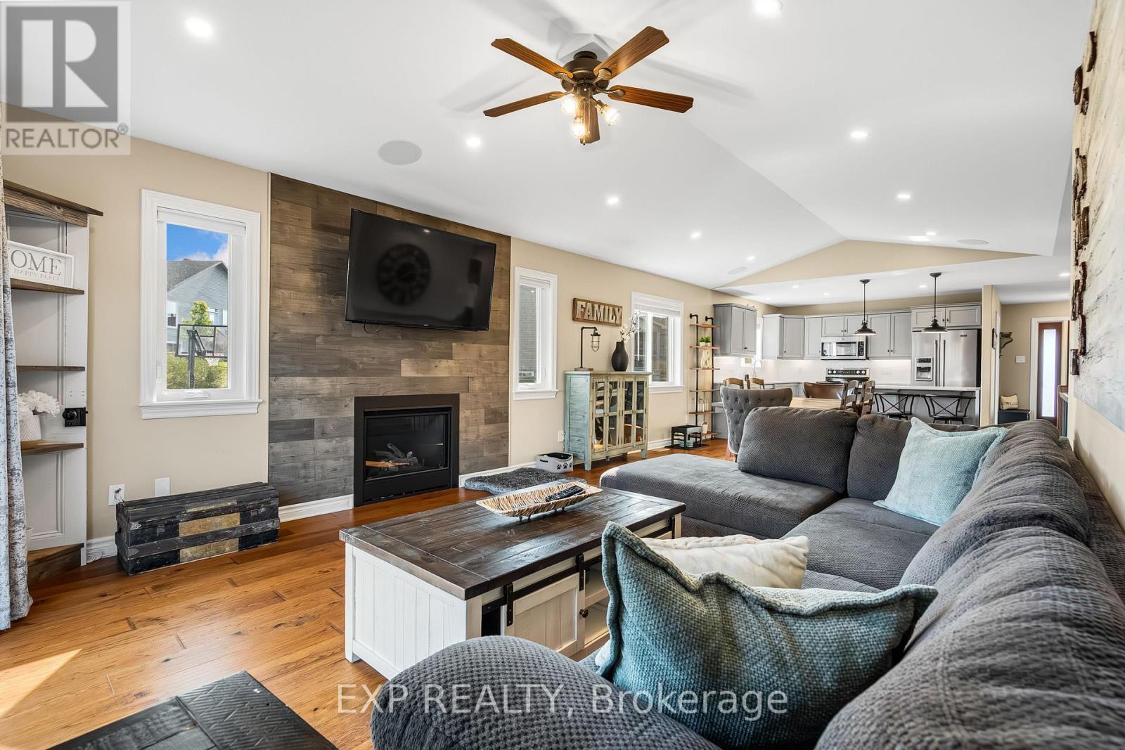 86 Horton Street, Mississippi Mills, Ontario  K0A 1A0 - Photo 15 - X12661704