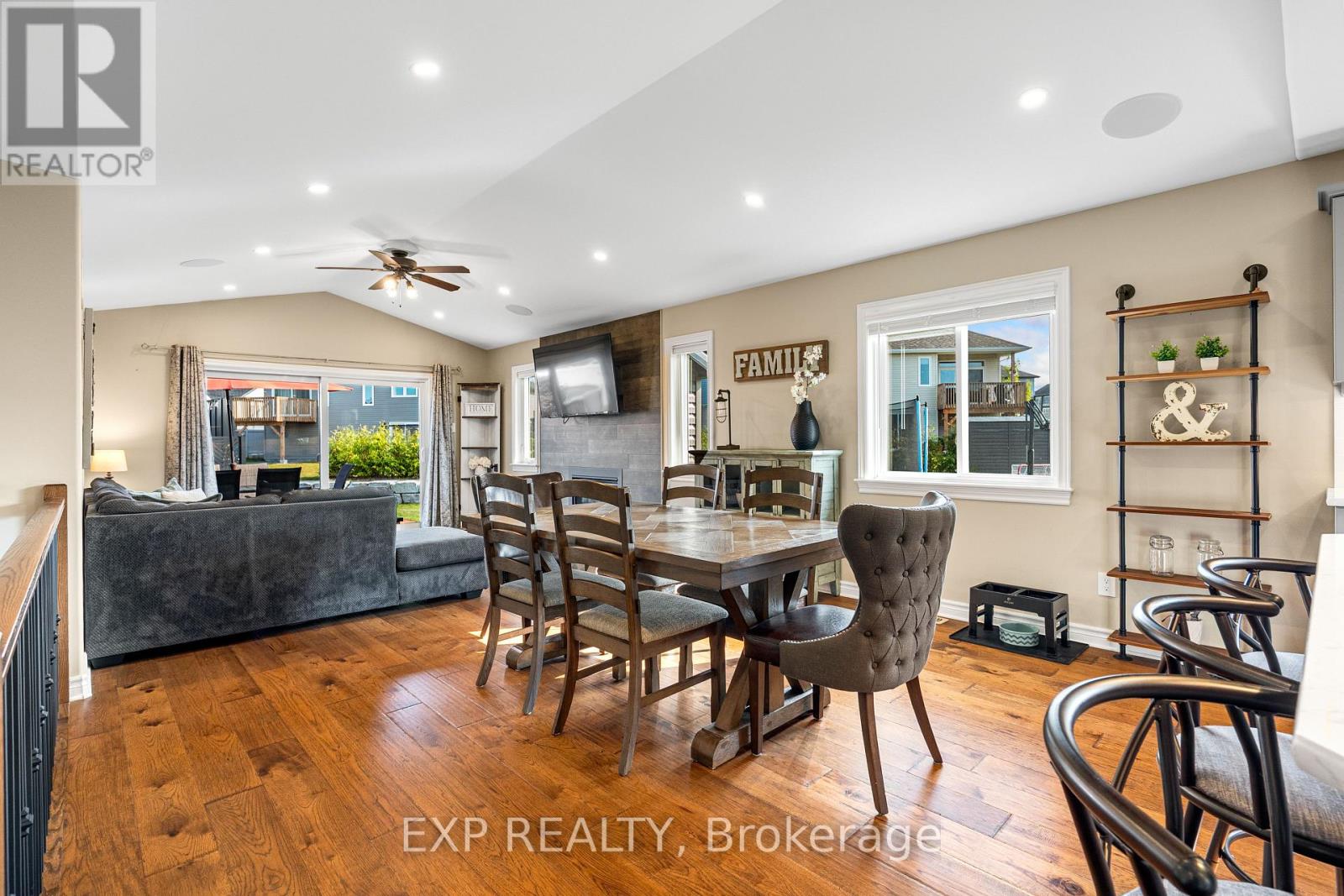 86 Horton Street, Mississippi Mills, Ontario  K0A 1A0 - Photo 12 - X12661704