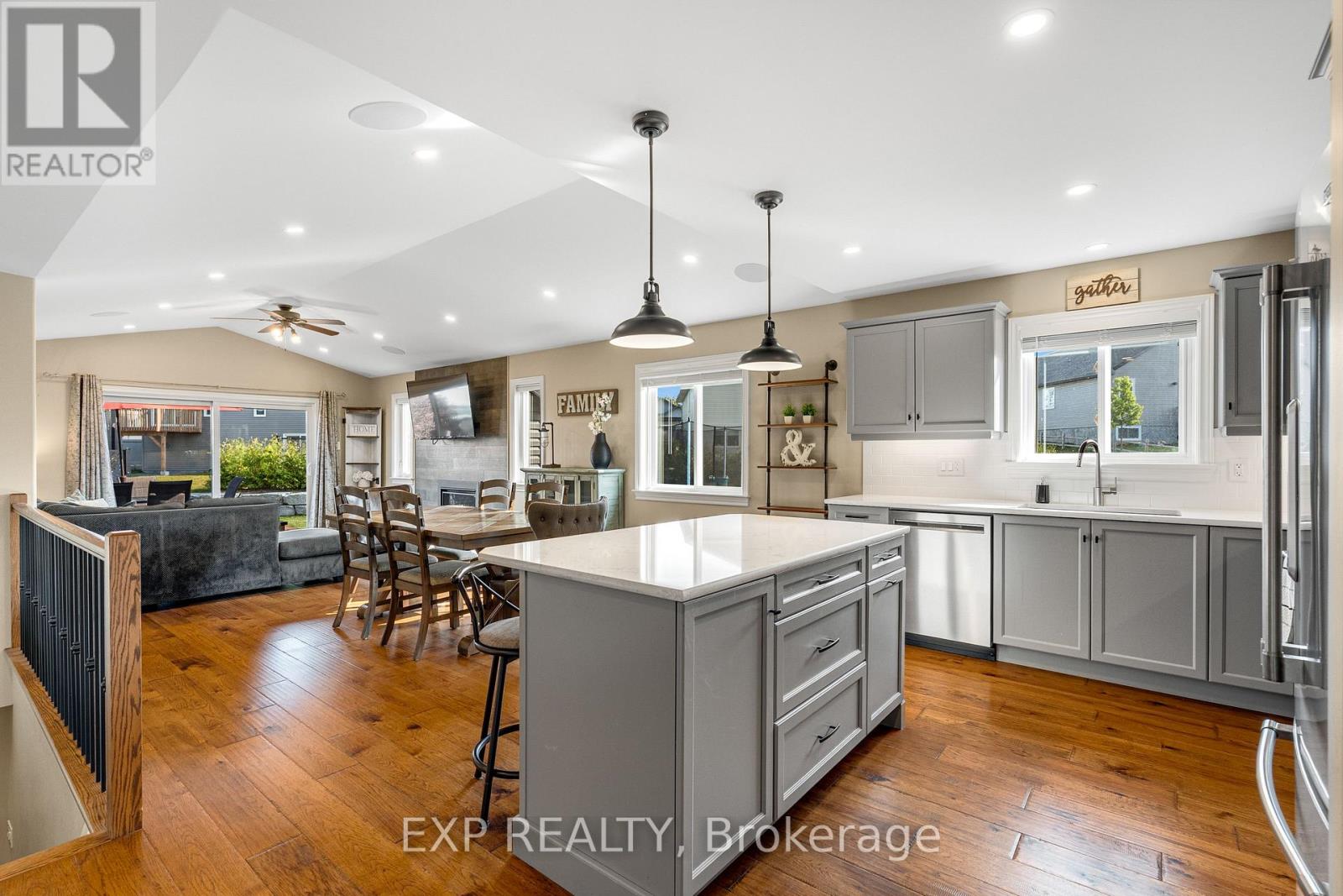 86 Horton Street, Mississippi Mills, Ontario  K0A 1A0 - Photo 11 - X12661704