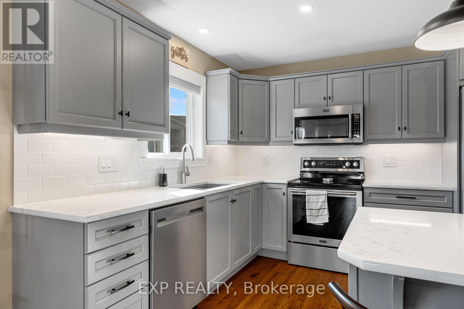 86 Horton Street, Mississippi Mills, Ontario  K0A 1A0 - Photo 7 - X12661704