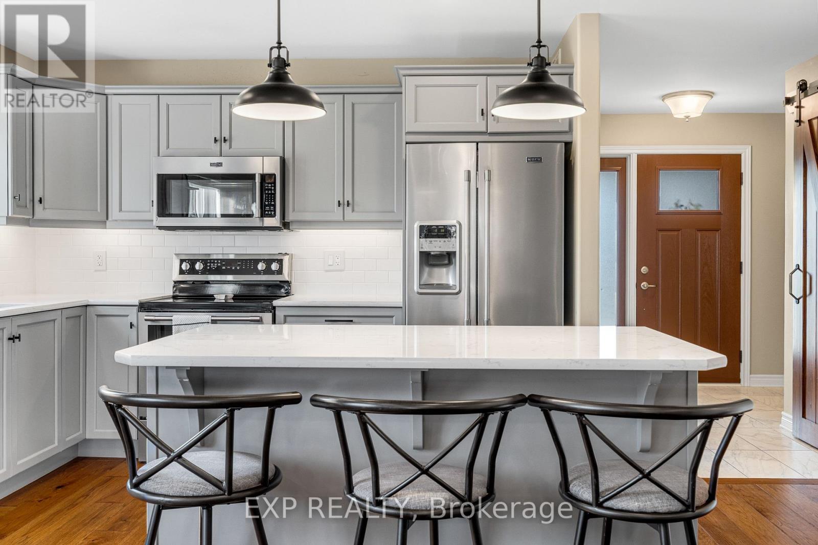 86 Horton Street, Mississippi Mills, Ontario  K0A 1A0 - Photo 5 - X12661704