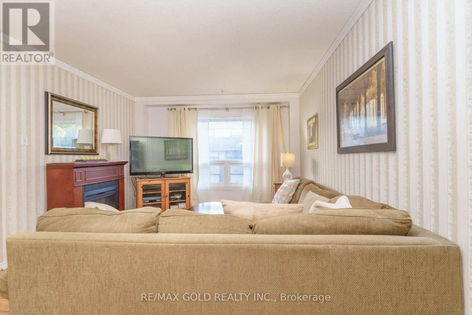 143 - 143 Ashton Crescent, Brampton, Ontario  L6S 3J9 - Photo 6 - W12640210