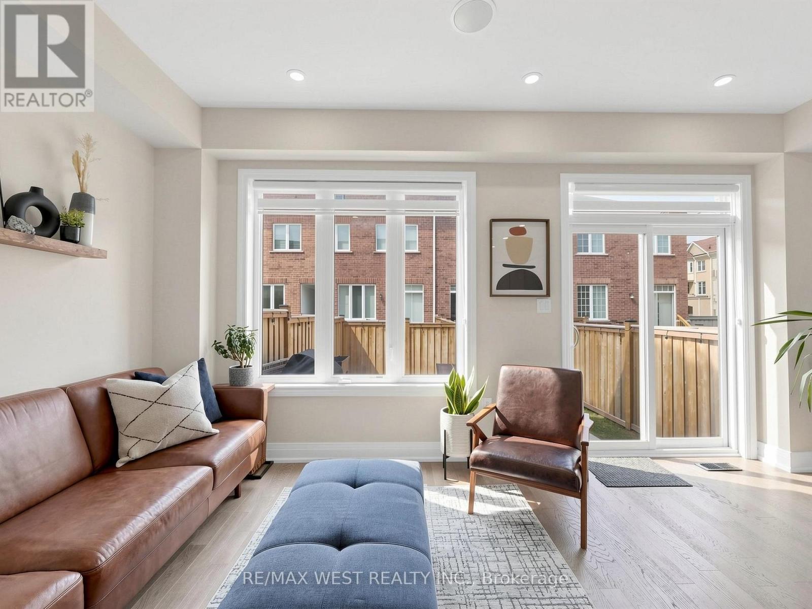 32 Angelfish Road, Brampton, Ontario  L7A 5C3 - Photo 6 - W12990068