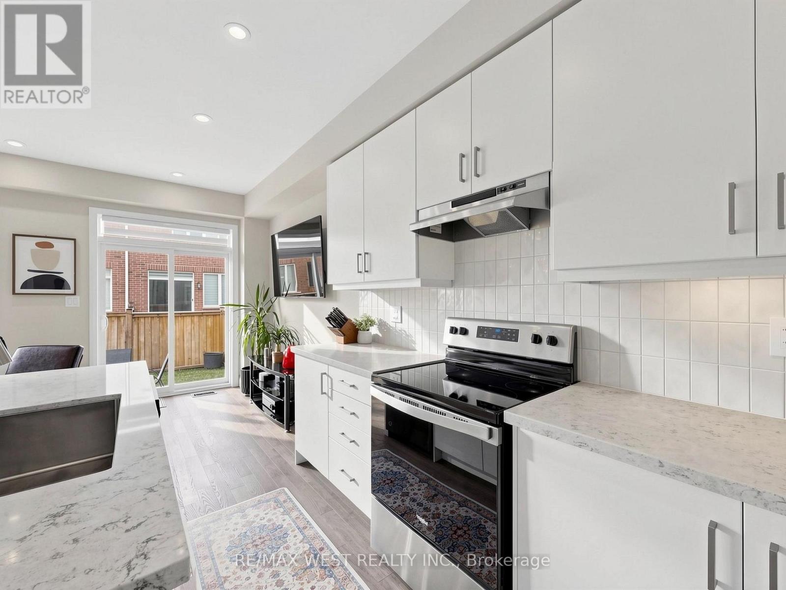 32 Angelfish Road, Brampton, Ontario  L7A 5C3 - Photo 16 - W12990068