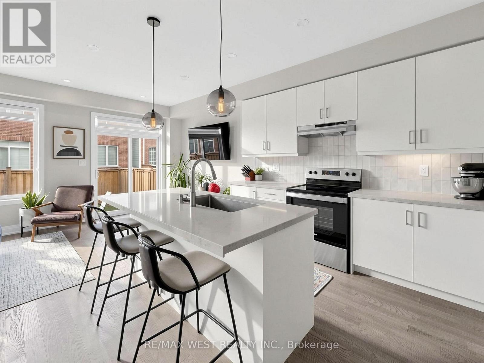 32 Angelfish Road, Brampton, Ontario  L7A 5C3 - Photo 12 - W12990068