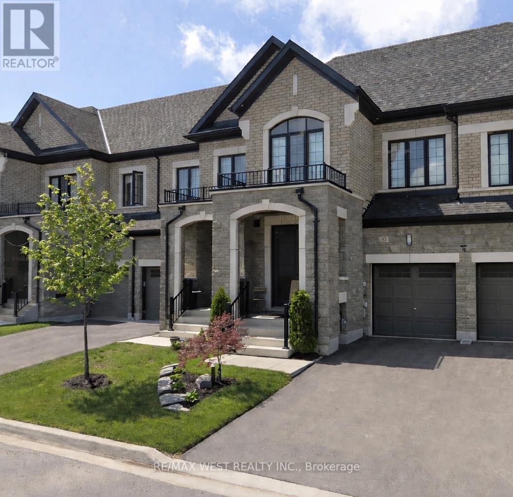 32 Angelfish Road, Brampton, Ontario  L7A 5C3 - Photo 3 - W12990068