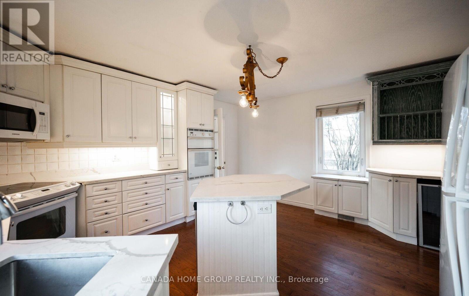 30 Main Street N, Milton, Ontario  L0P 1B0 - Photo 4 - W12956548