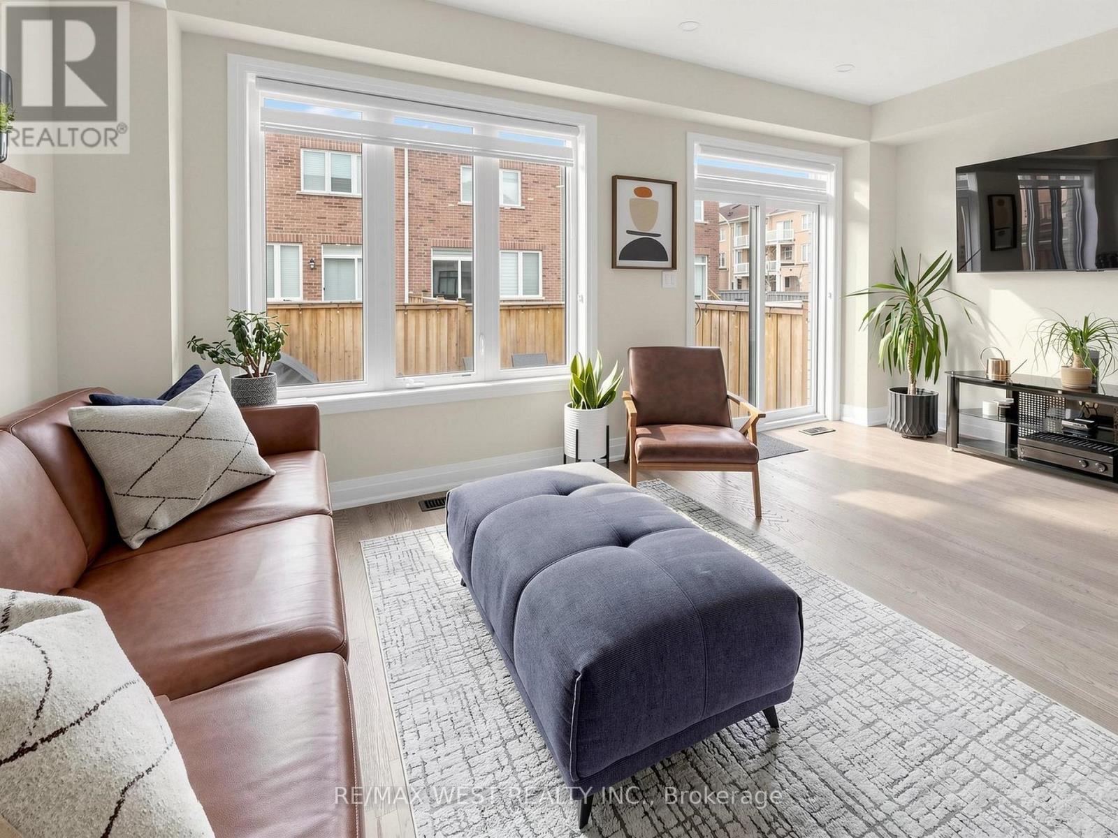 32 Angelfish Road, Brampton, Ontario  L7A 5C3 - Photo 7 - W12990068