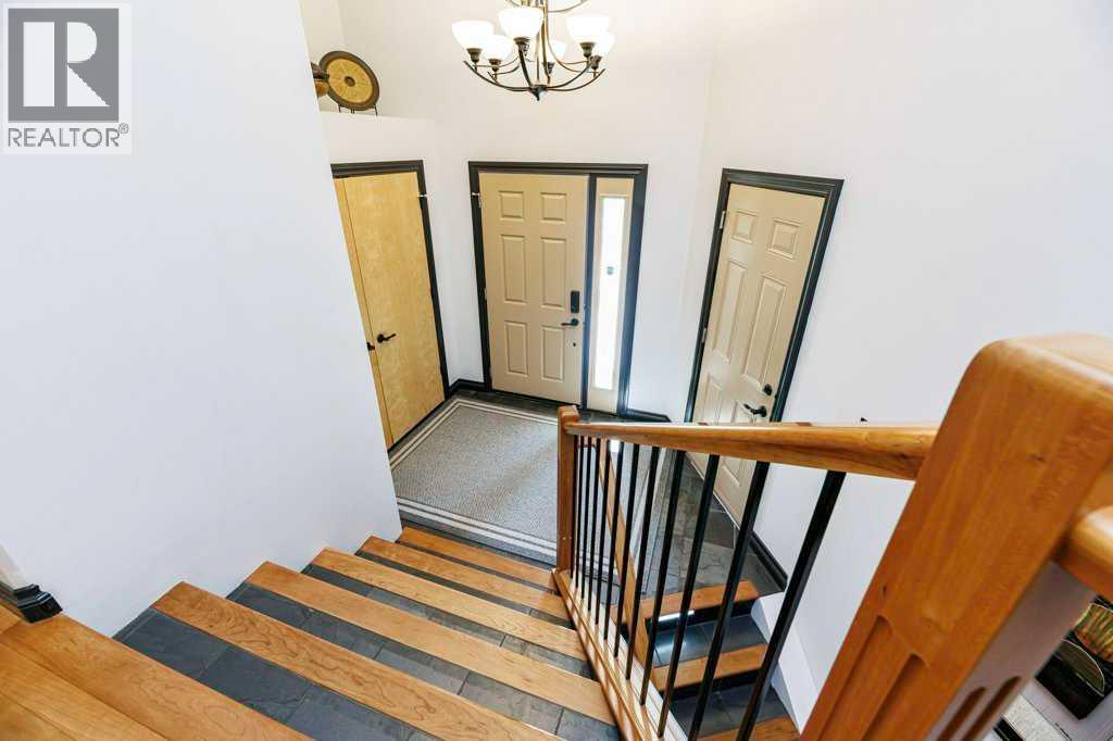 6 Cranna Place, Lacombe, Alberta  T4L 2N7 - Photo 3 - A2301009