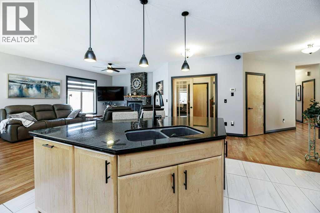 6 Cranna Place, Lacombe, Alberta  T4L 2N7 - Photo 8 - A2301009