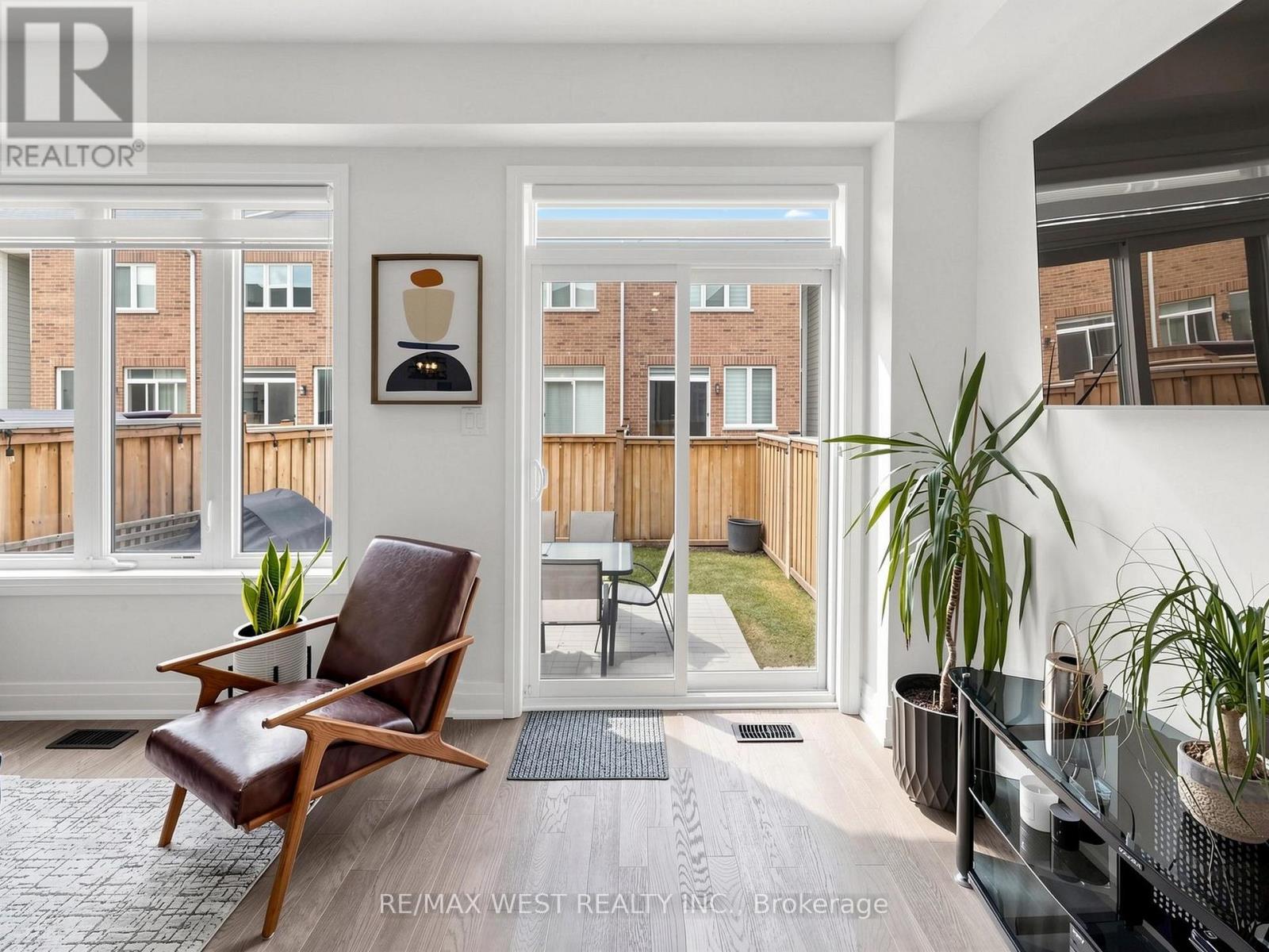 32 Angelfish Road, Brampton, Ontario  L7A 5C3 - Photo 10 - W12990068