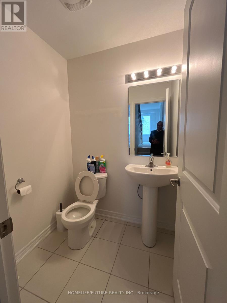 59 Wakefield Boulevard, Essa (Angus), Ontario L0M 1B5 - Photo 10 - N12995178