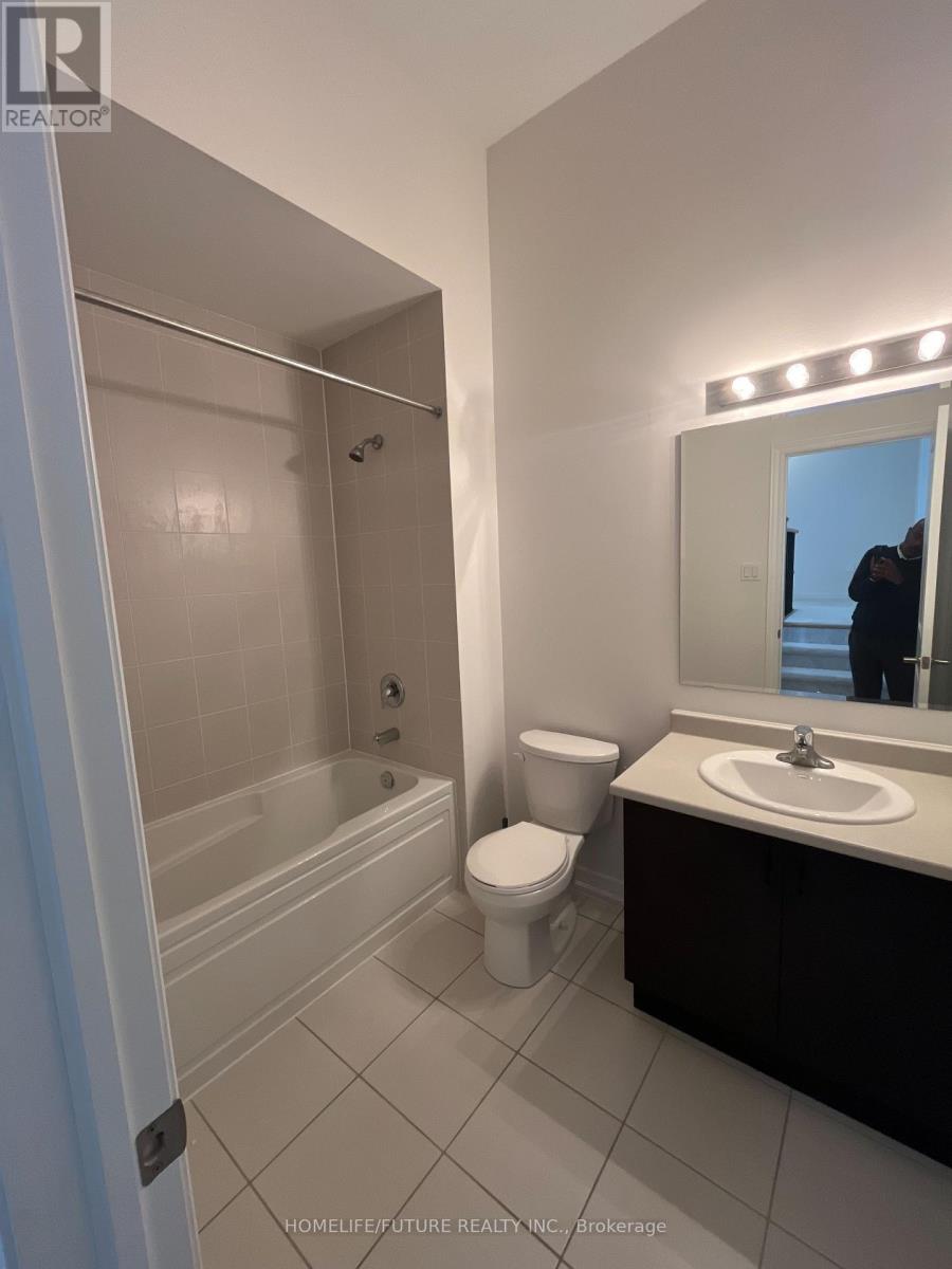 59 Wakefield Boulevard, Essa (Angus), Ontario L0M 1B5 - Photo 18 - N12995178