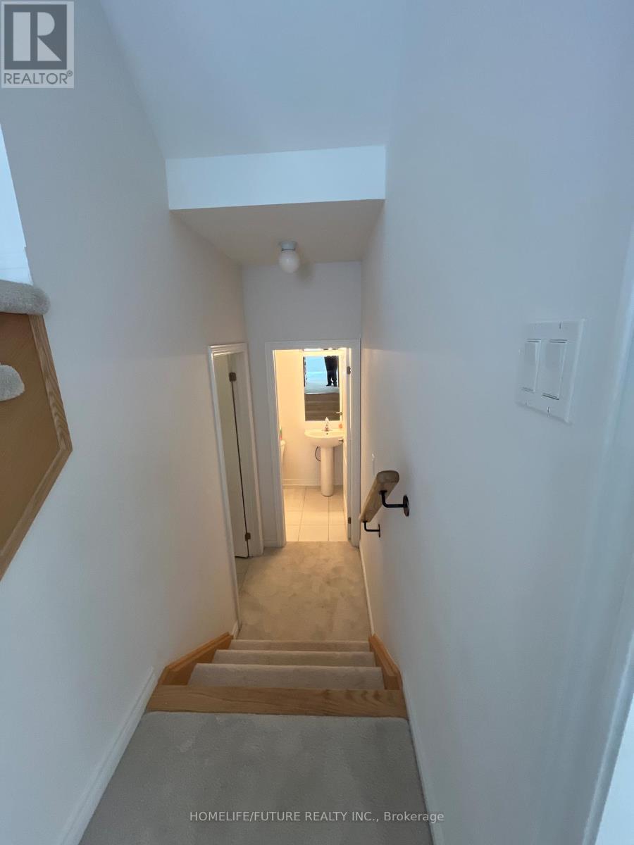 59 Wakefield Boulevard, Essa (Angus), Ontario L0M 1B5 - Photo 9 - N12995178