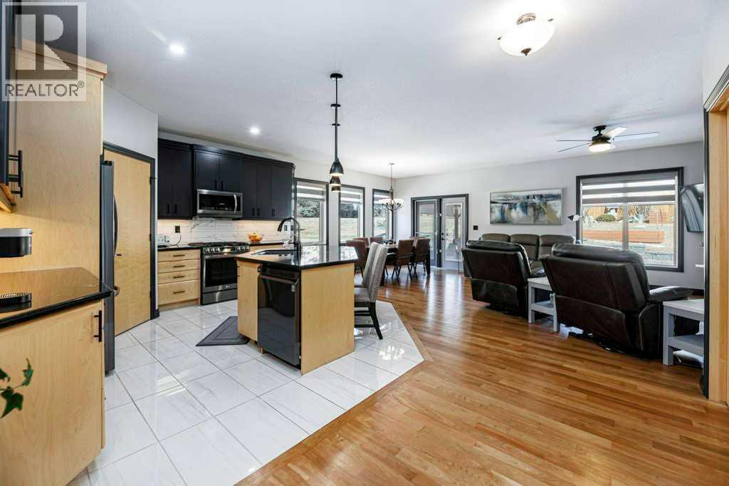 6 Cranna Place, Lacombe, Alberta  T4L 2N7 - Photo 4 - A2301009