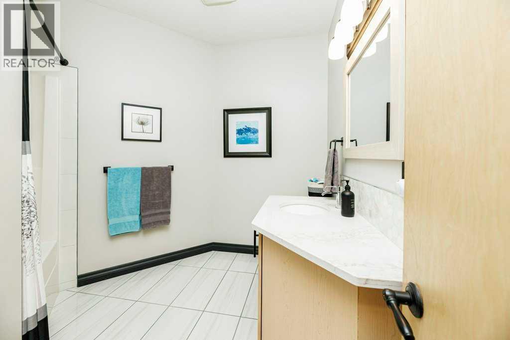 6 Cranna Place, Lacombe, Alberta  T4L 2N7 - Photo 14 - A2301009