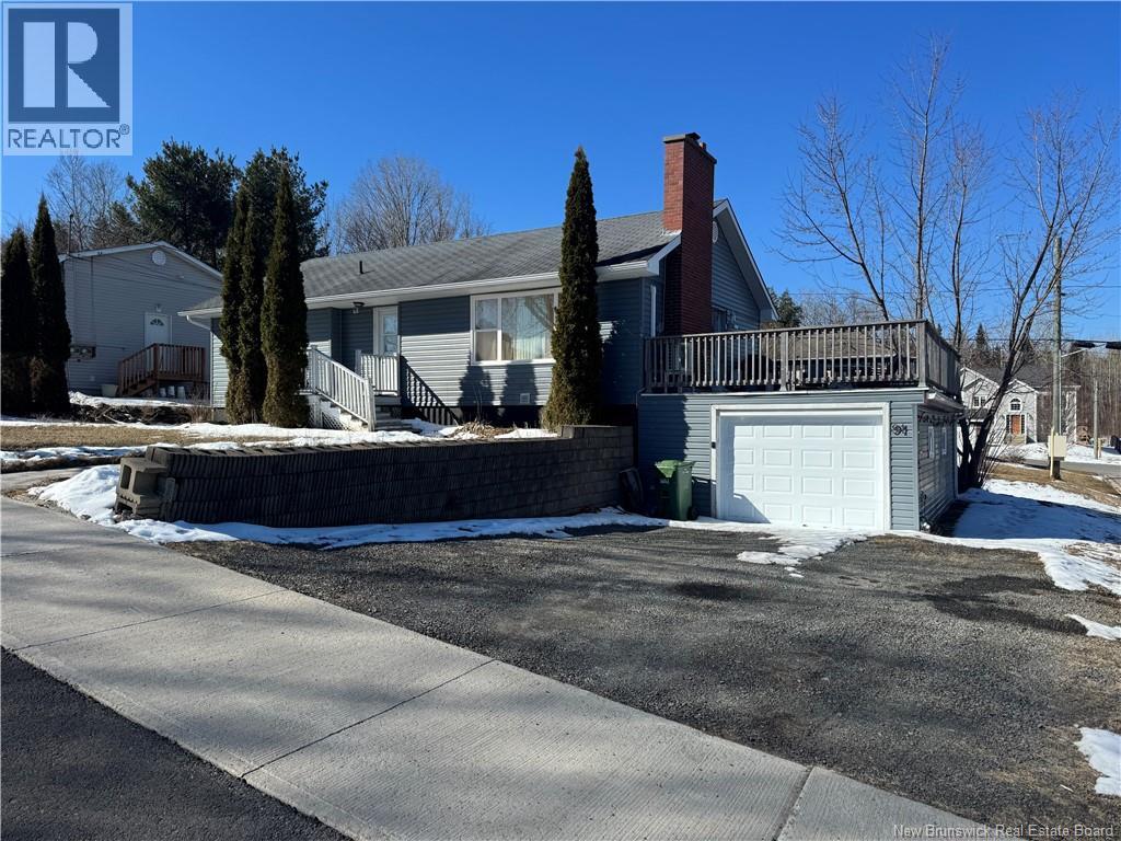 91 Fairview, Fredericton, New Brunswick  E3C 1K3 - Photo 1 - NB136033