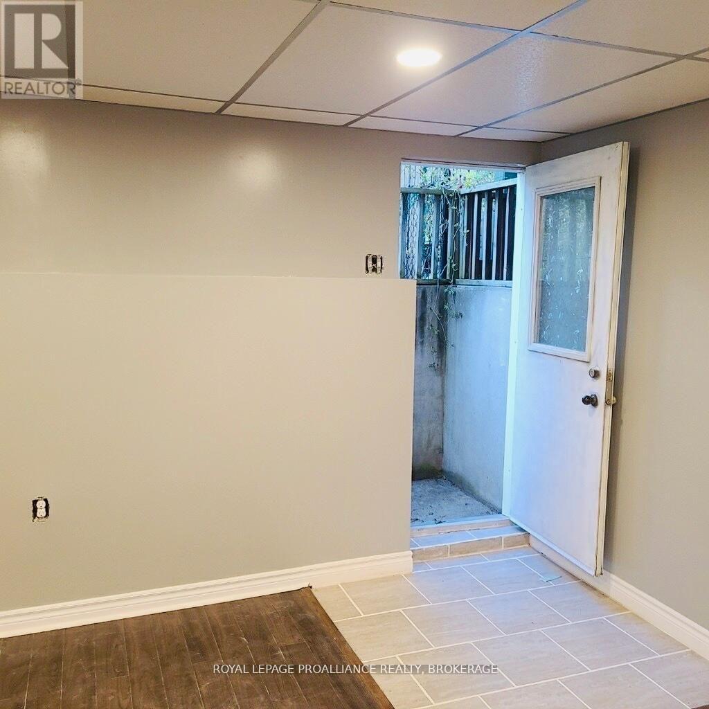 614 Barnsley Crescent, Kingston, Ontario K7M 8X4 - Photo 12 - X12995150