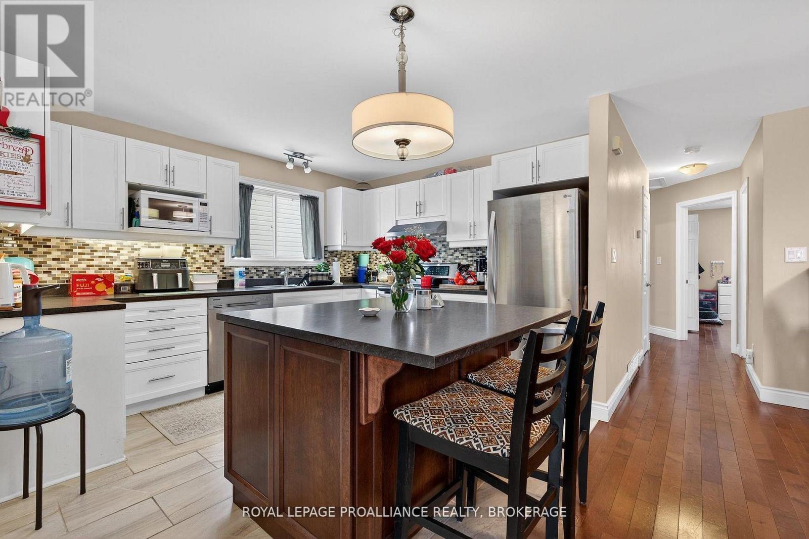 614 Barnsley Crescent, Kingston, Ontario K7M 8X4 - Photo 3 - X12995150