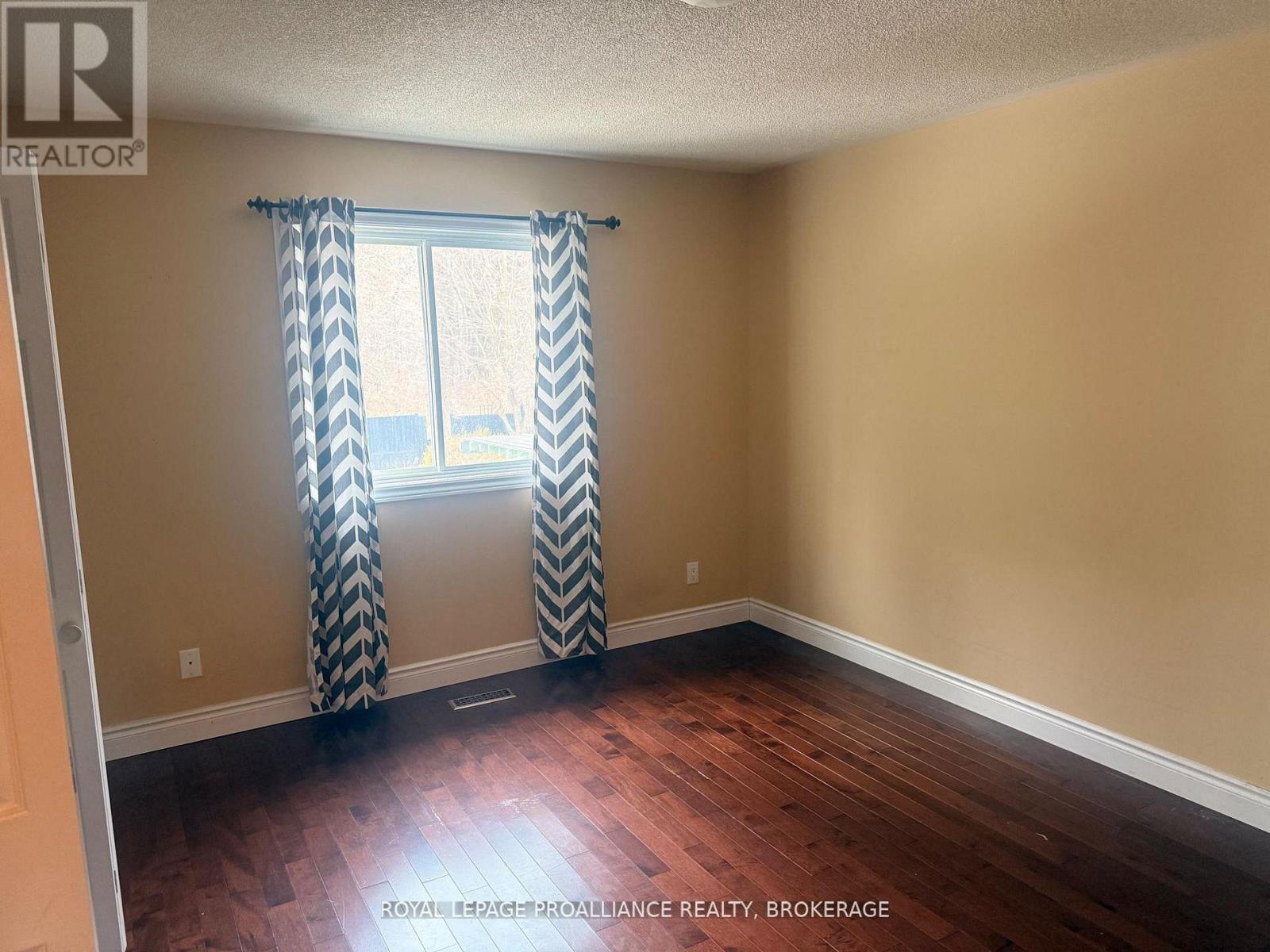 614 Barnsley Crescent, Kingston, Ontario K7M 8X4 - Photo 8 - X12995150