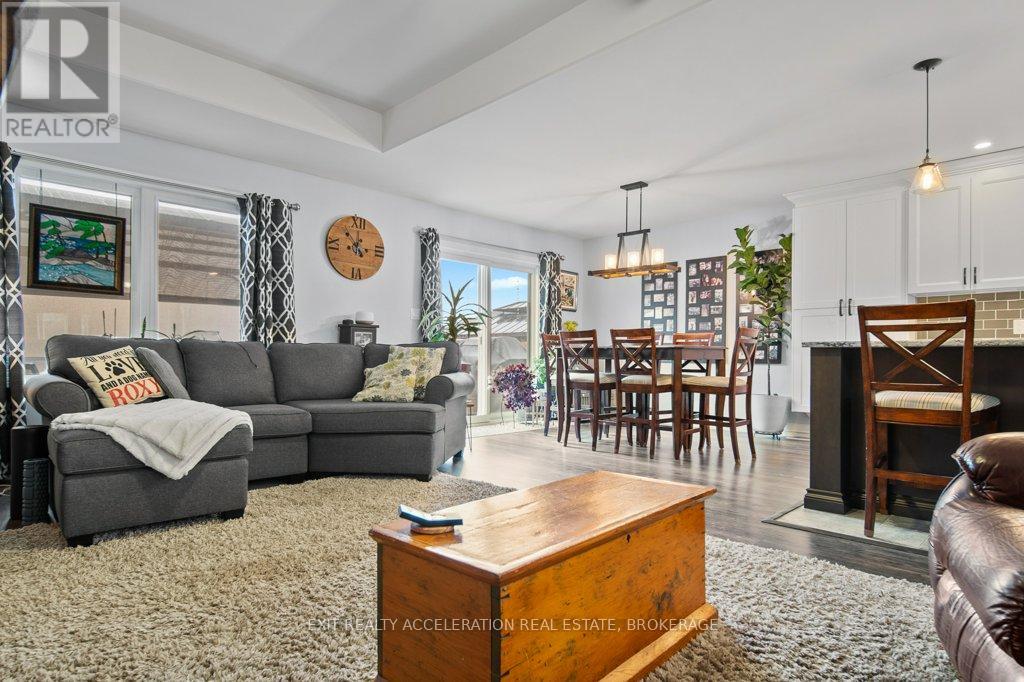 8 Briarwood Crescent, Greater Napanee, Ontario  K7R 0C2 - Photo 12 - X12995164