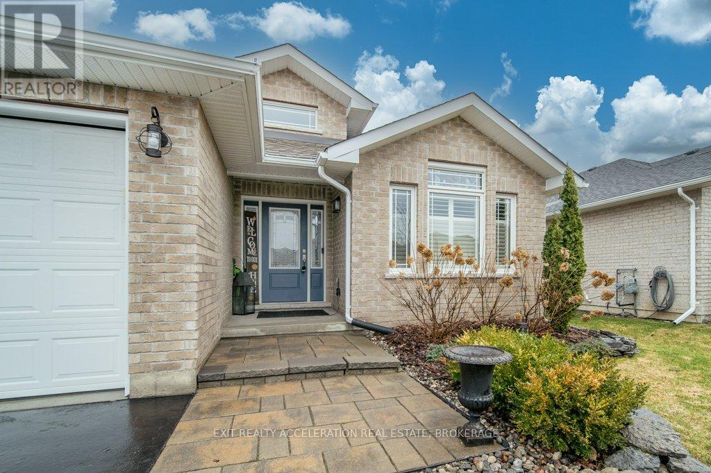 8 Briarwood Crescent, Greater Napanee, Ontario  K7R 0C2 - Photo 3 - X12995164