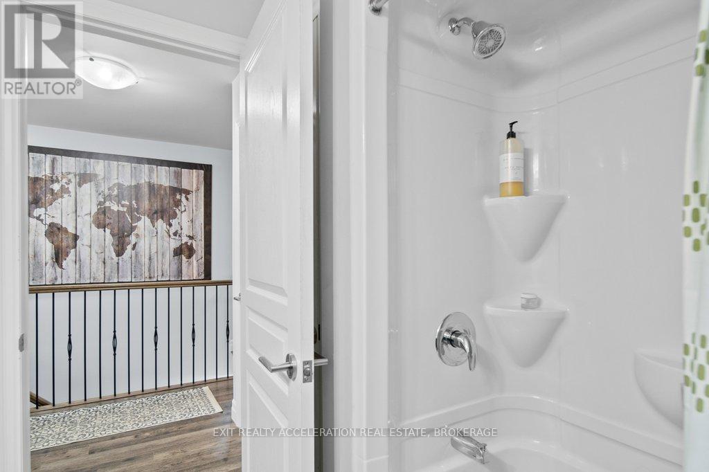 8 Briarwood Crescent, Greater Napanee, Ontario  K7R 0C2 - Photo 9 - X12995164