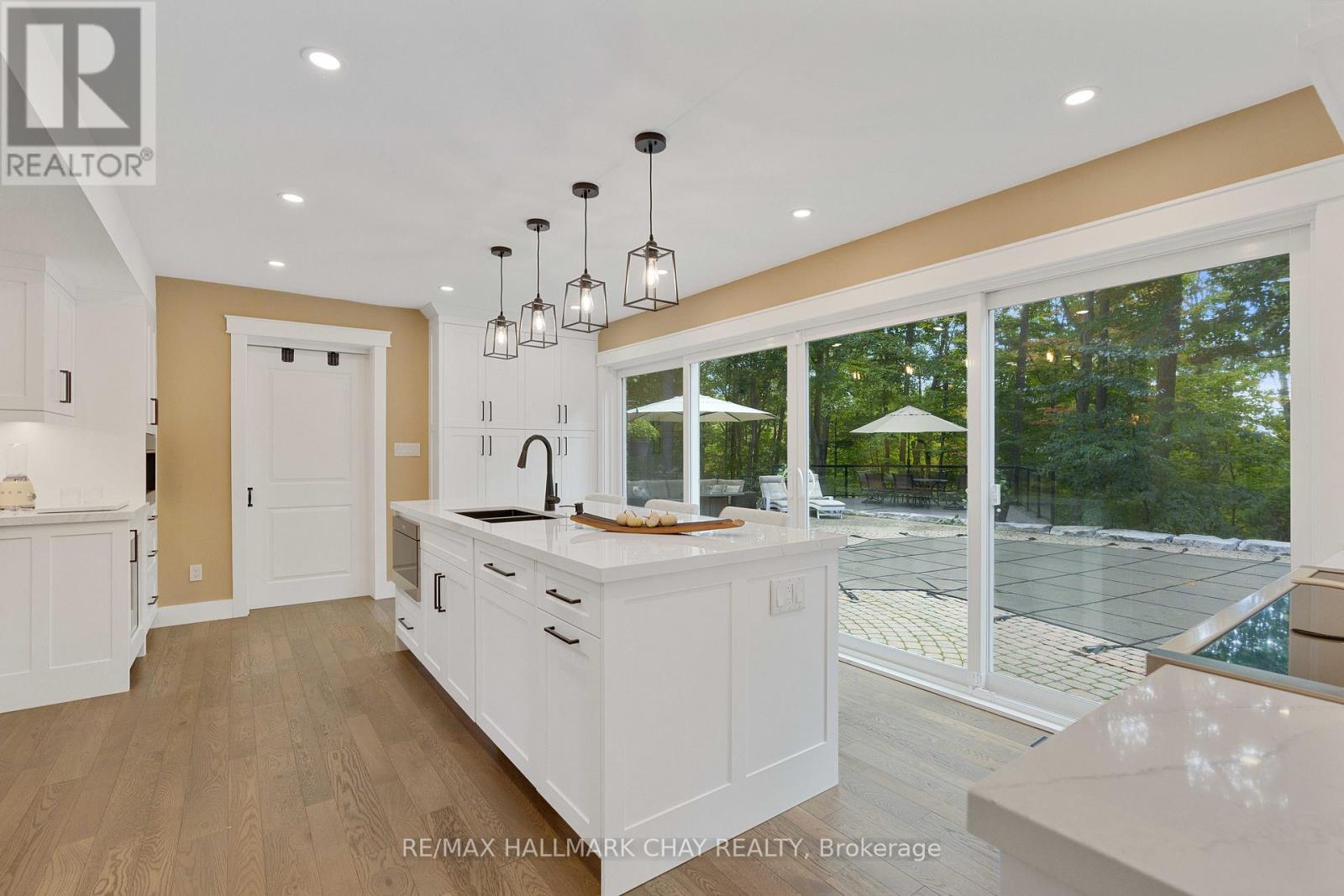 11 Park Trail, Springwater, Ontario  L9X 0L3 - Photo 6 - S12995010