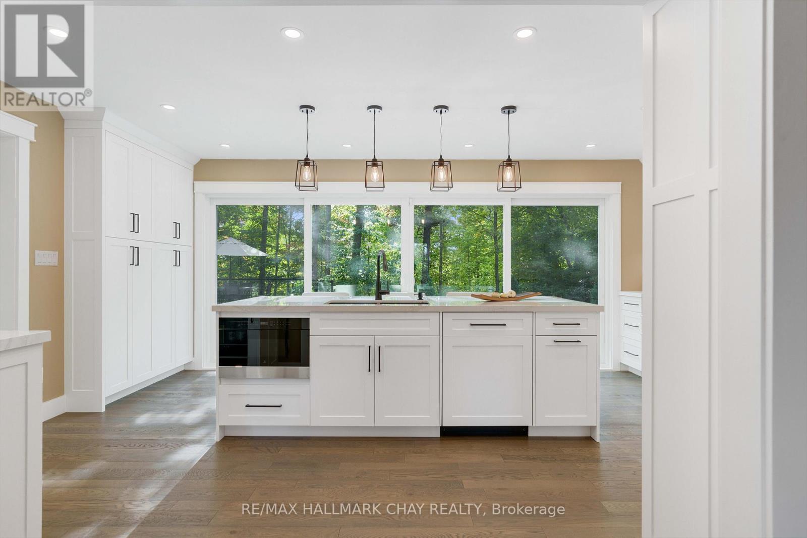 11 Park Trail, Springwater, Ontario  L9X 0L3 - Photo 8 - S12995010