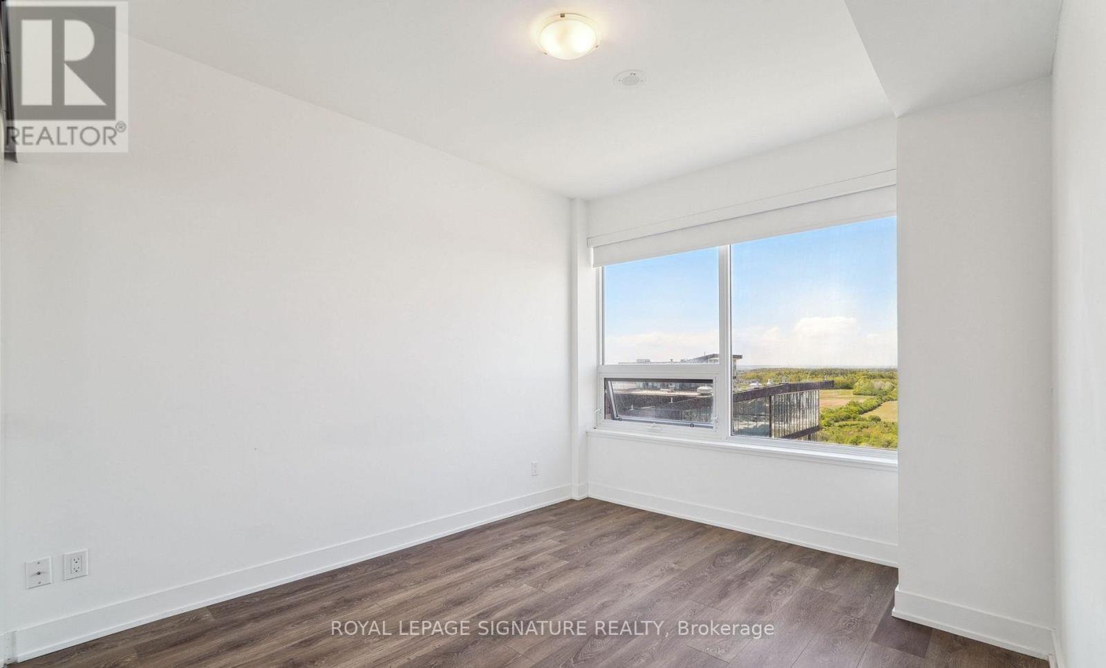 2005 - 297 Oakwalk Drive, Oakville, Ontario  L6H 3R6 - Photo 11 - W12994908