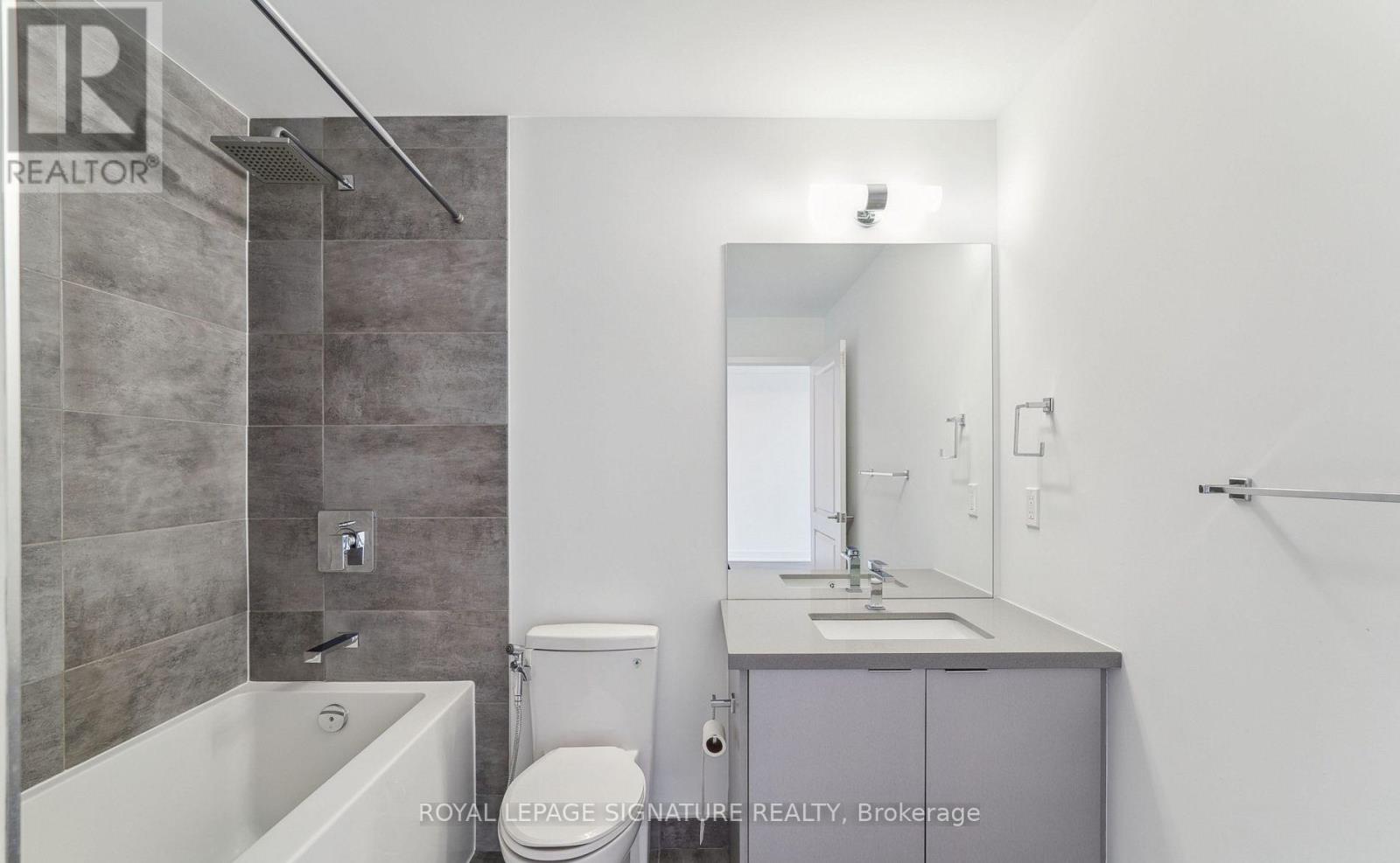 2005 - 297 Oakwalk Drive, Oakville, Ontario  L6H 3R6 - Photo 13 - W12994908