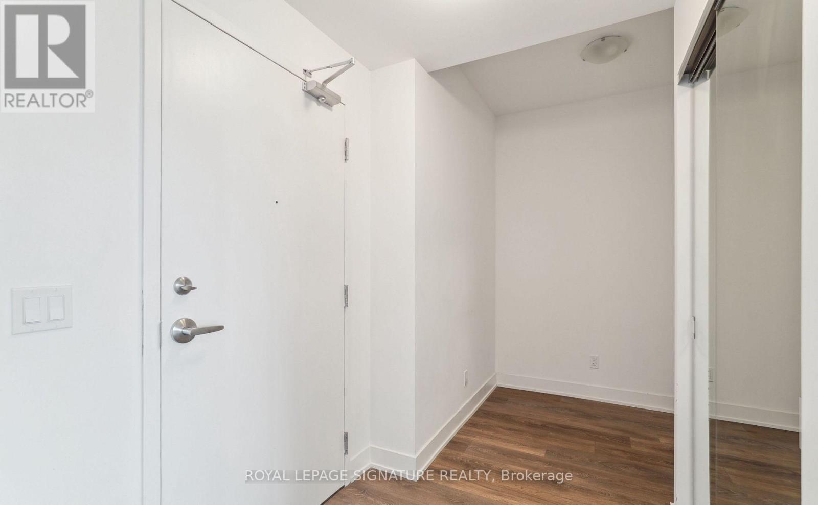 2005 - 297 Oakwalk Drive, Oakville, Ontario  L6H 3R6 - Photo 7 - W12994908