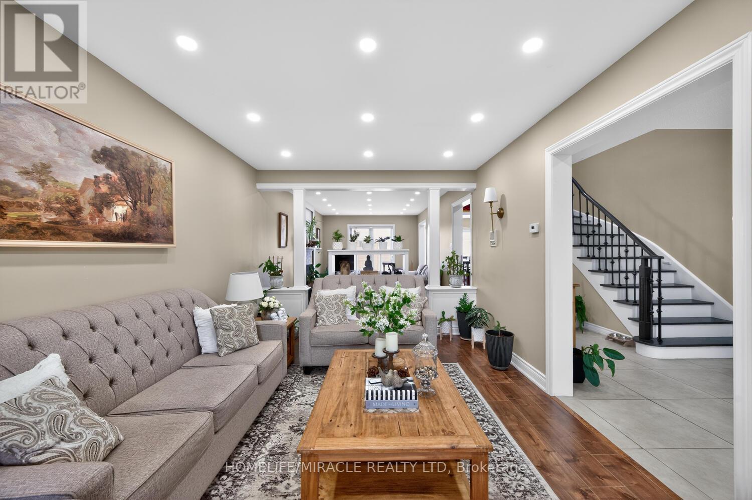 137 Minglehaze Drive, Toronto, Ontario  M9V 4W7 - Photo 10 - W12994918