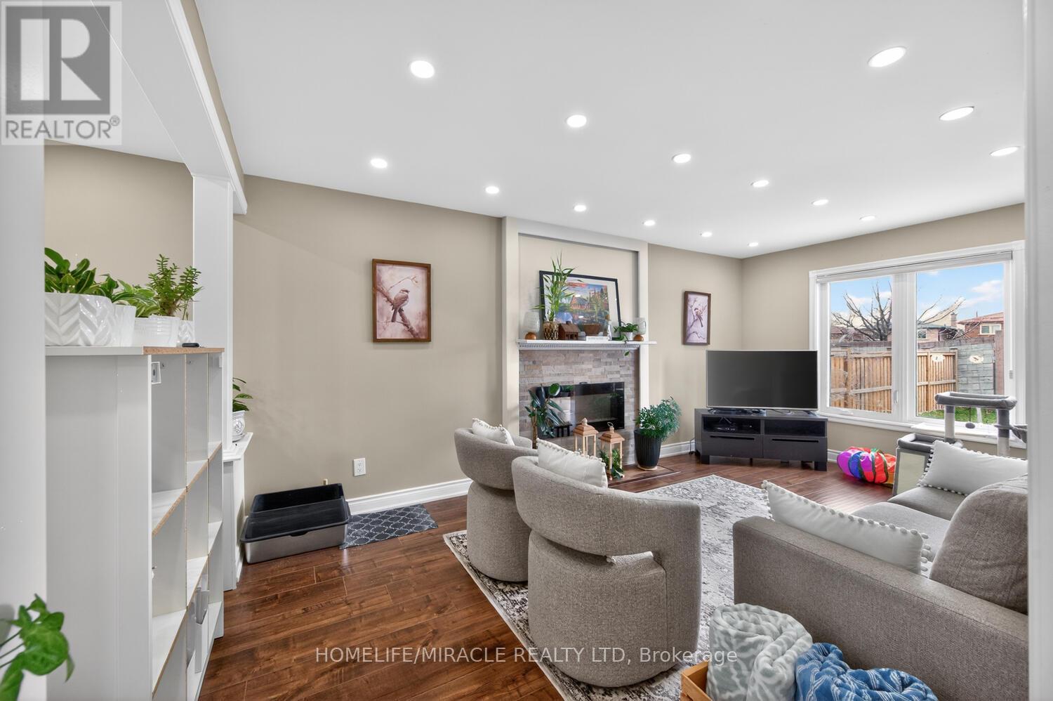 137 Minglehaze Drive, Toronto, Ontario  M9V 4W7 - Photo 12 - W12994918