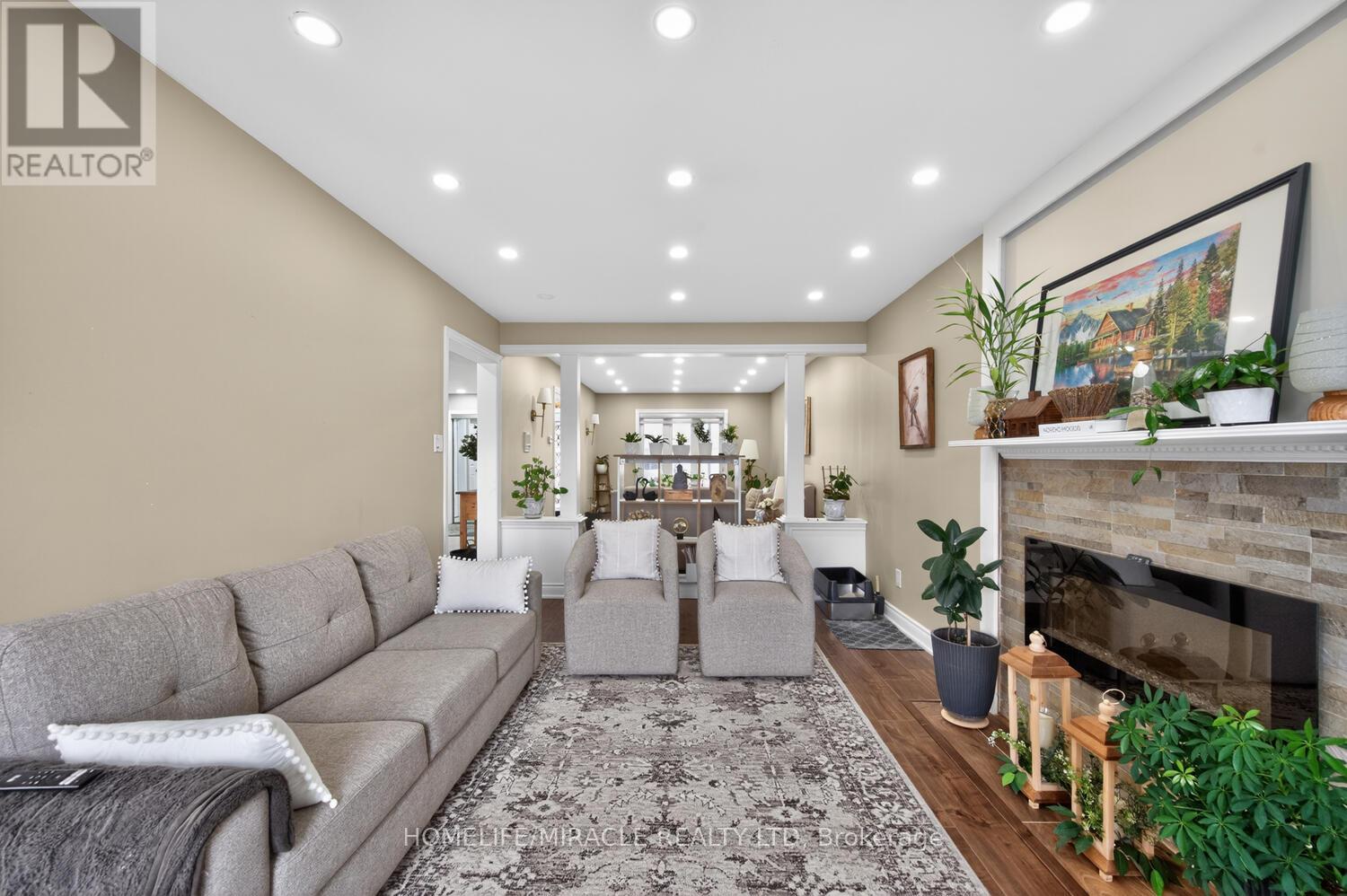 137 Minglehaze Drive, Toronto, Ontario  M9V 4W7 - Photo 14 - W12994918