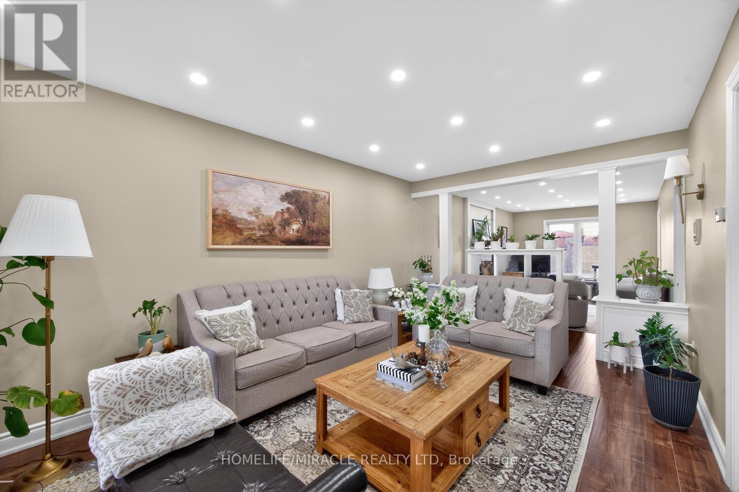 137 Minglehaze Drive, Toronto, Ontario  M9V 4W7 - Photo 15 - W12994918